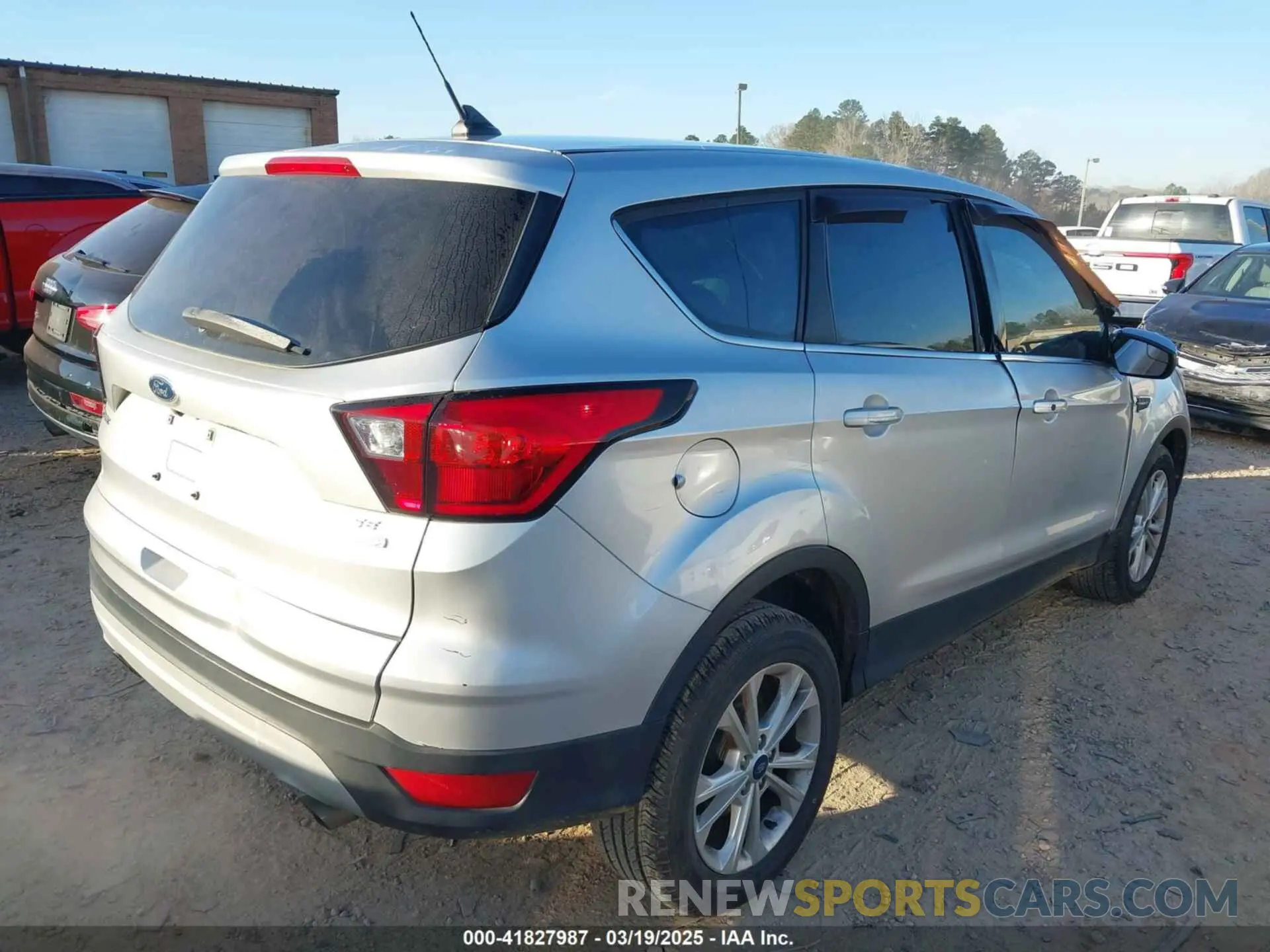 4 fotografías del automóvil dañado 1FMCU0GD7KUB45277 FORD ESCAPE 2019