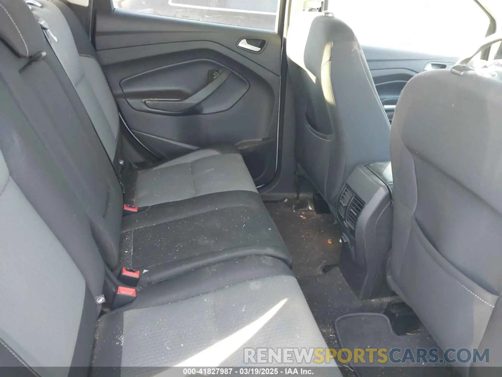 8 fotografías del automóvil dañado 1FMCU0GD7KUB45277 FORD ESCAPE 2019