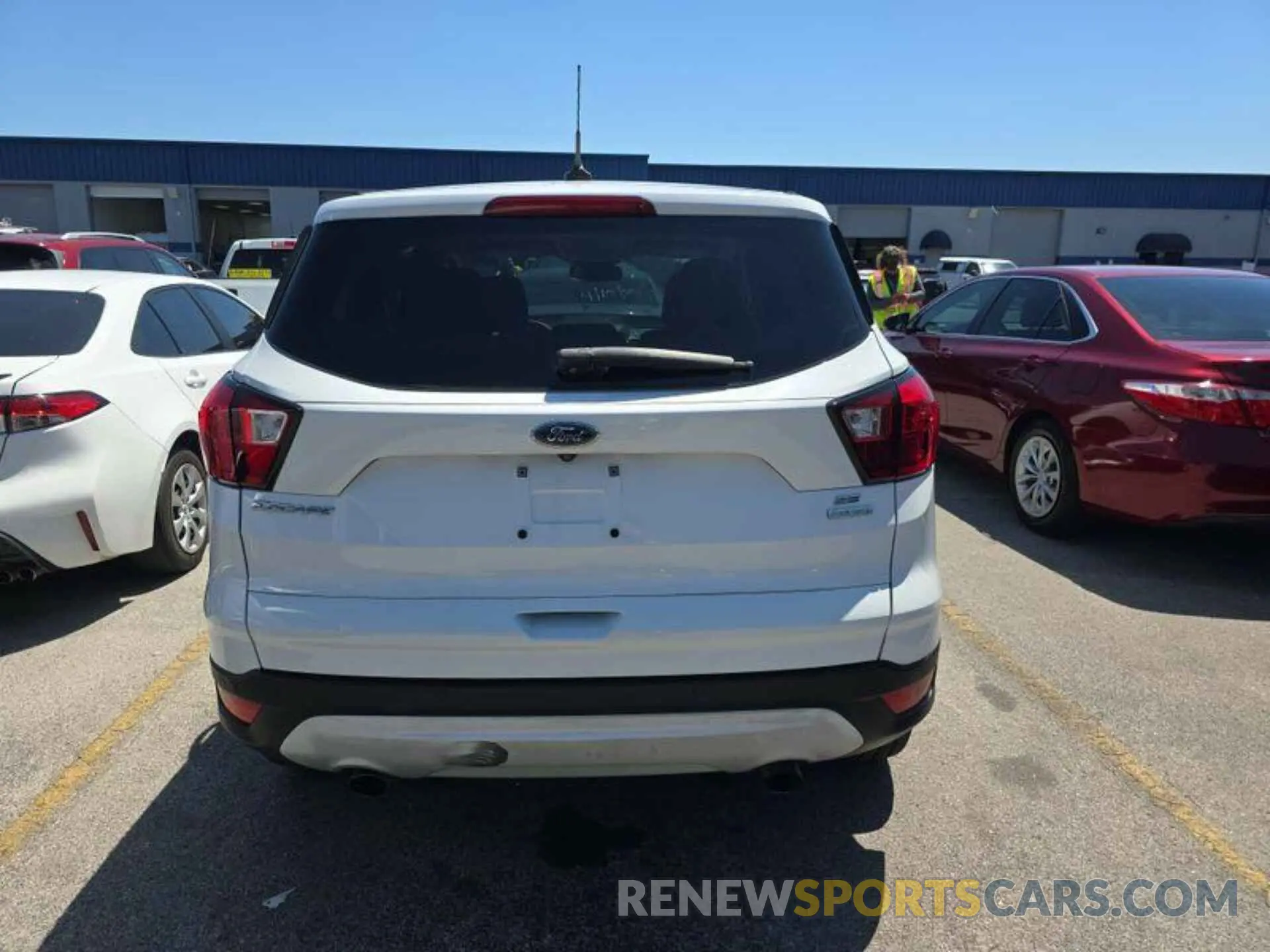 5 fotografías del automóvil dañado 1FMCU0GD7KUB65142 FORD ESCAPE 2019