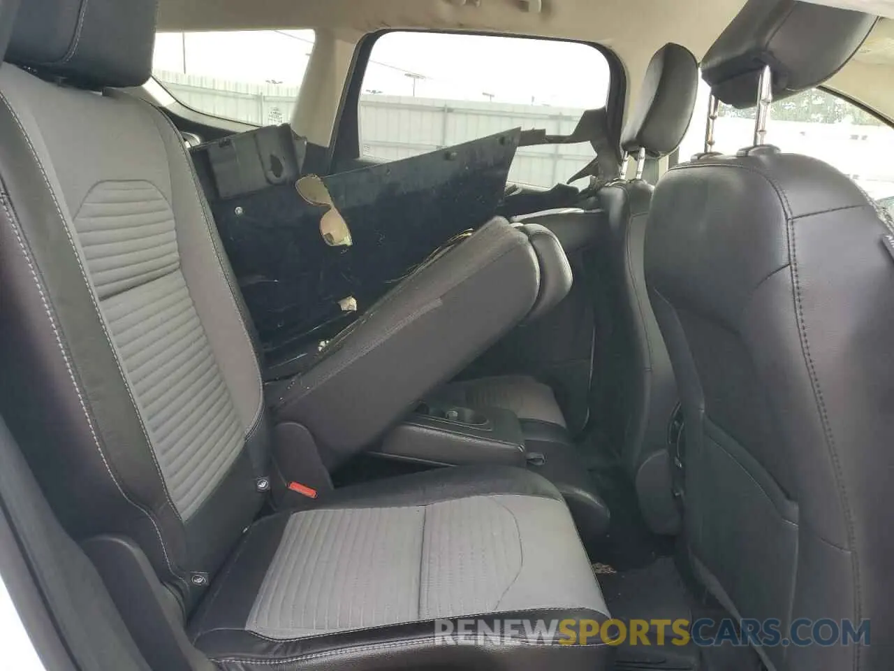 12 fotografías del automóvil dañado 1FMCU0GD7KUB99596 FORD ESCAPE 2019