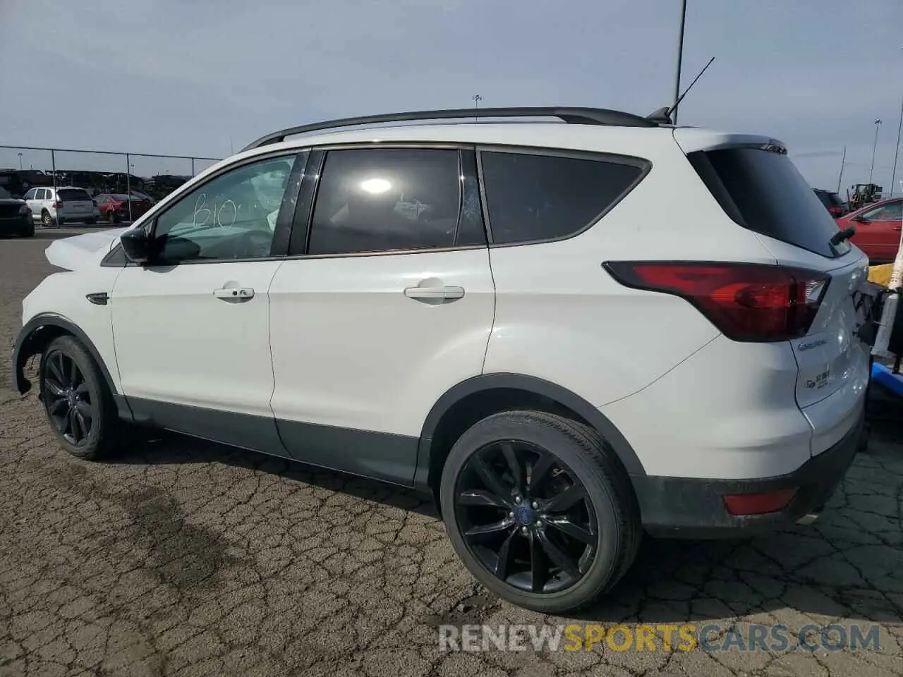 2 fotografías del automóvil dañado 1FMCU0GD7KUB99596 FORD ESCAPE 2019