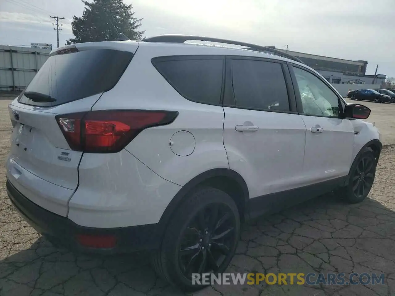 3 fotografías del automóvil dañado 1FMCU0GD7KUB99596 FORD ESCAPE 2019