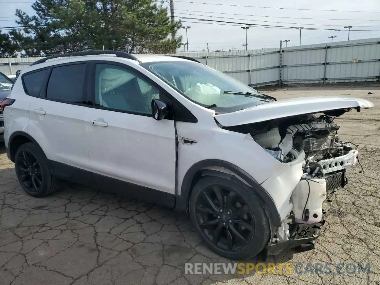 4 fotografías del automóvil dañado 1FMCU0GD7KUB99596 FORD ESCAPE 2019