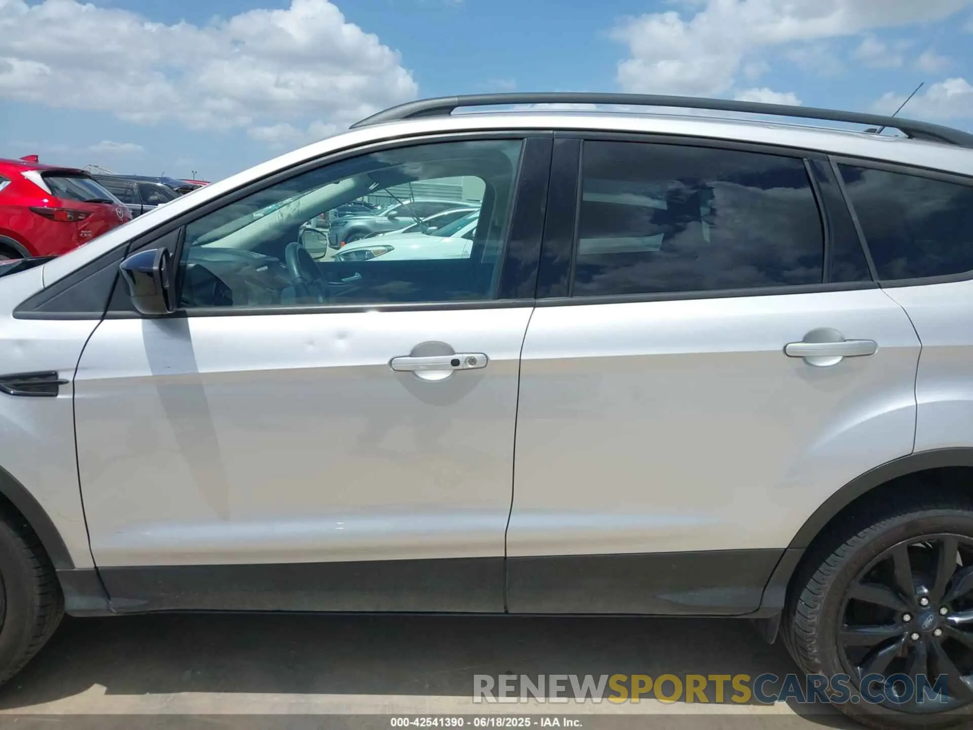 15 fotografías del automóvil dañado 1FMCU0GD8KUA64496 FORD ESCAPE 2019