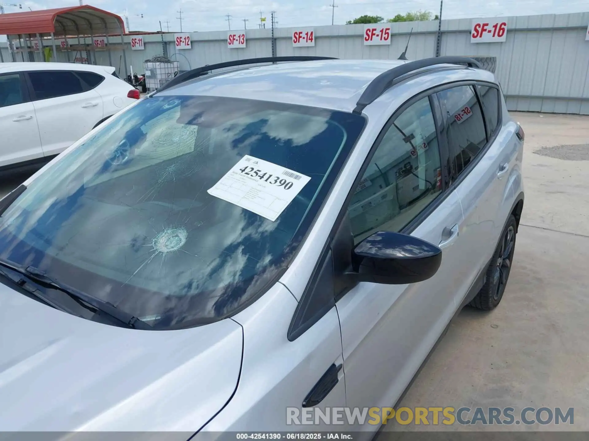 18 fotografías del automóvil dañado 1FMCU0GD8KUA64496 FORD ESCAPE 2019