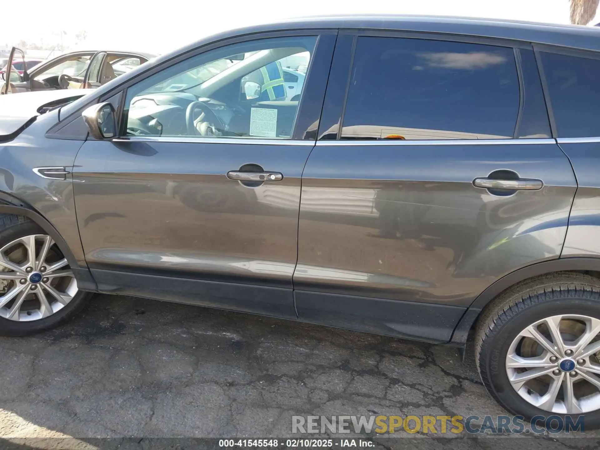 15 fotografías del automóvil dañado 1FMCU0GD8KUB04754 FORD ESCAPE 2019