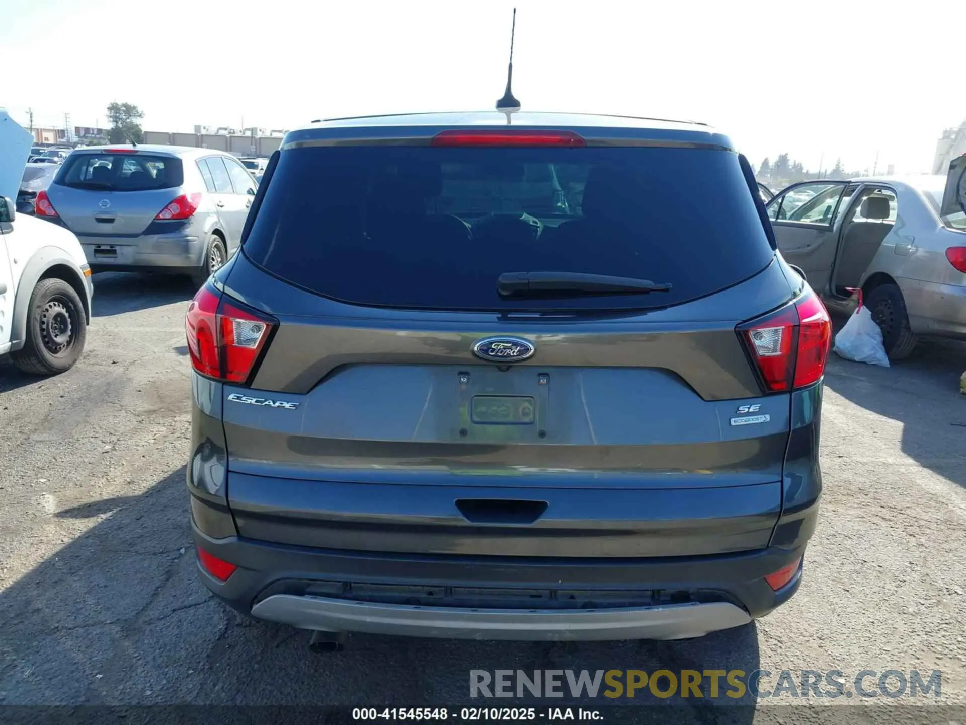 17 fotografías del automóvil dañado 1FMCU0GD8KUB04754 FORD ESCAPE 2019