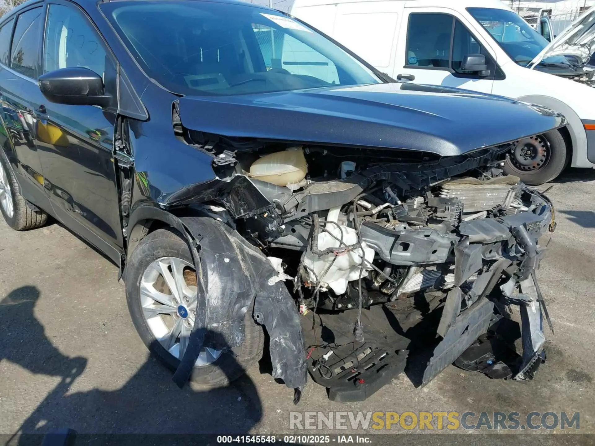 18 fotografías del automóvil dañado 1FMCU0GD8KUB04754 FORD ESCAPE 2019