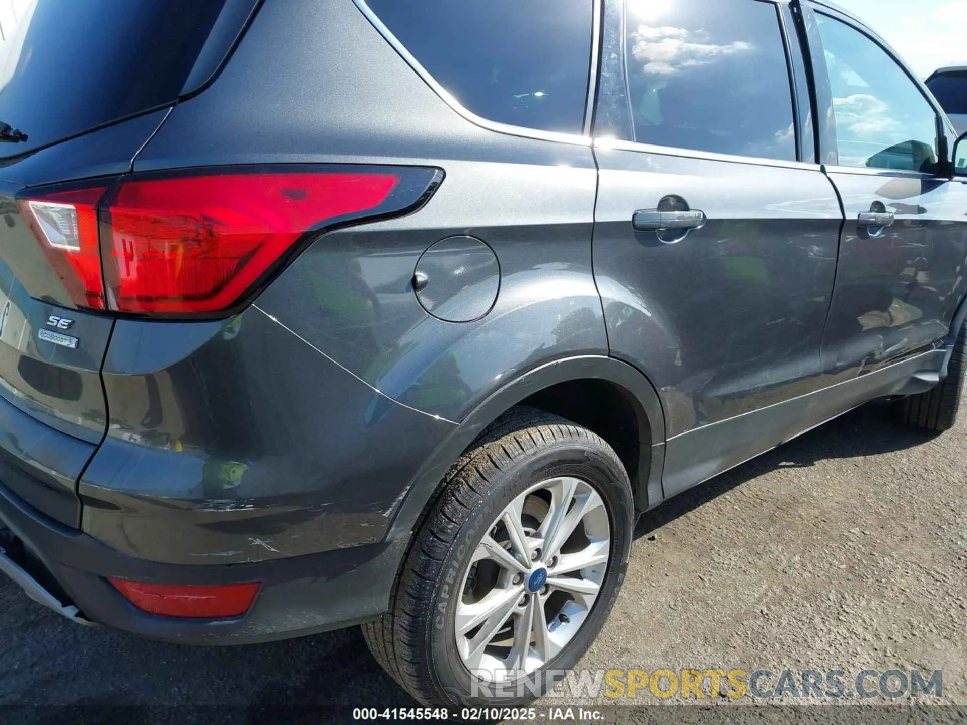 20 fotografías del automóvil dañado 1FMCU0GD8KUB04754 FORD ESCAPE 2019
