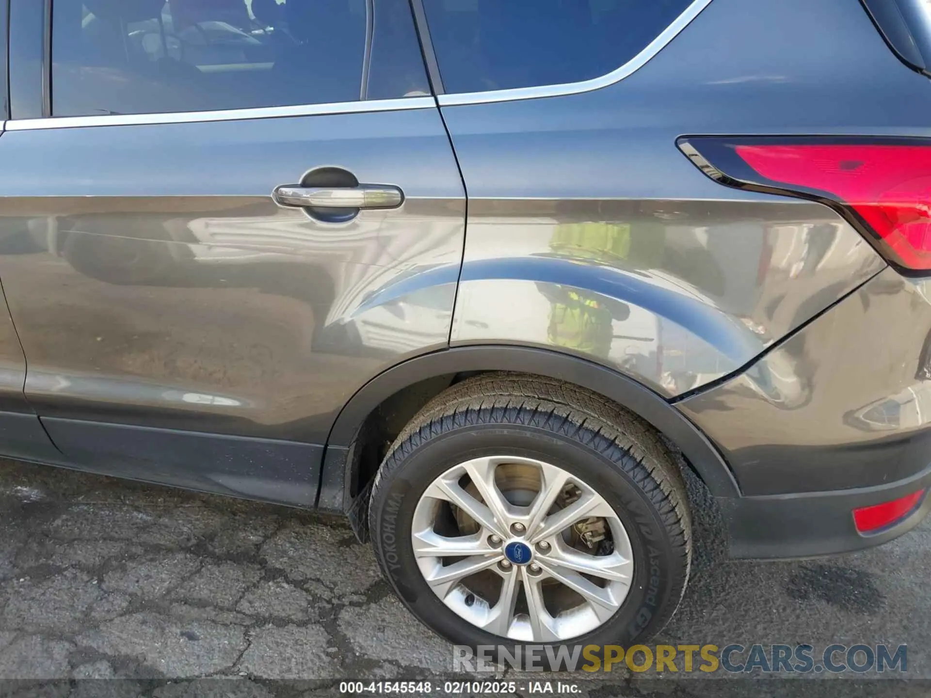 21 fotografías del automóvil dañado 1FMCU0GD8KUB04754 FORD ESCAPE 2019