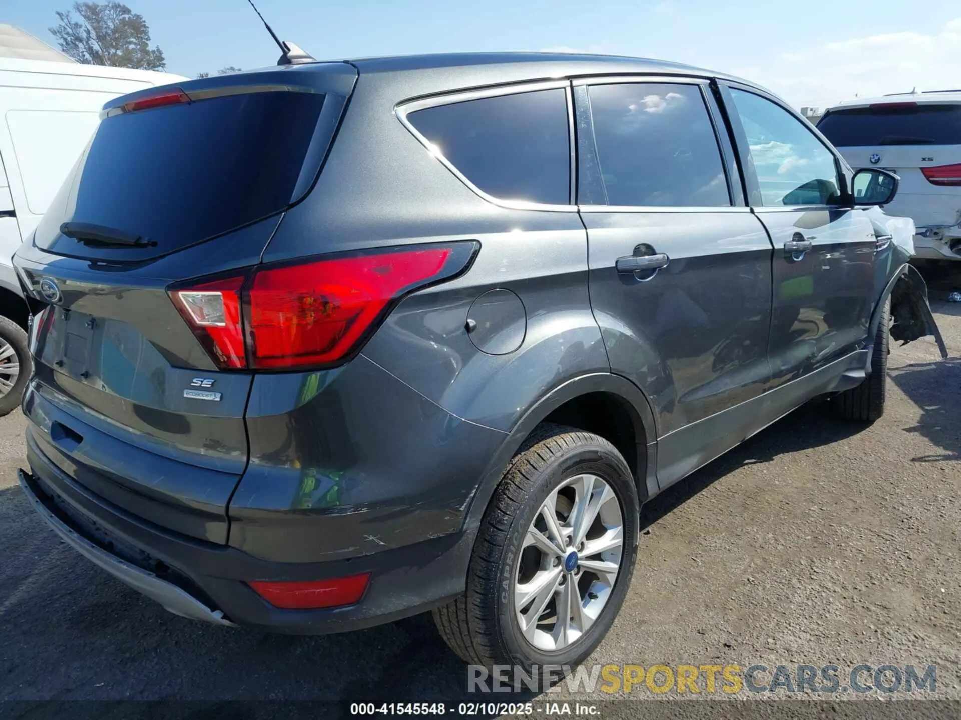 4 fotografías del automóvil dañado 1FMCU0GD8KUB04754 FORD ESCAPE 2019