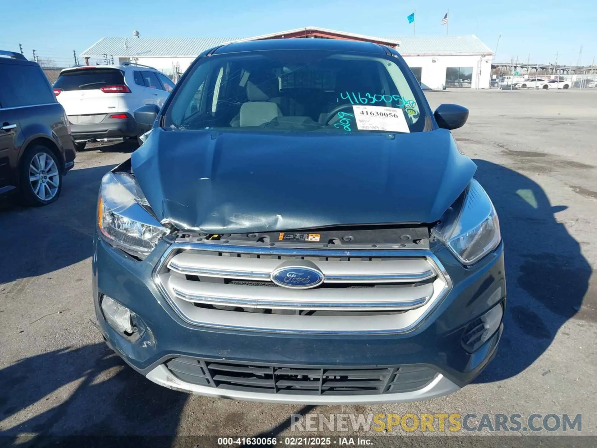 12 fotografías del automóvil dañado 1FMCU0GD8KUB08979 FORD ESCAPE 2019