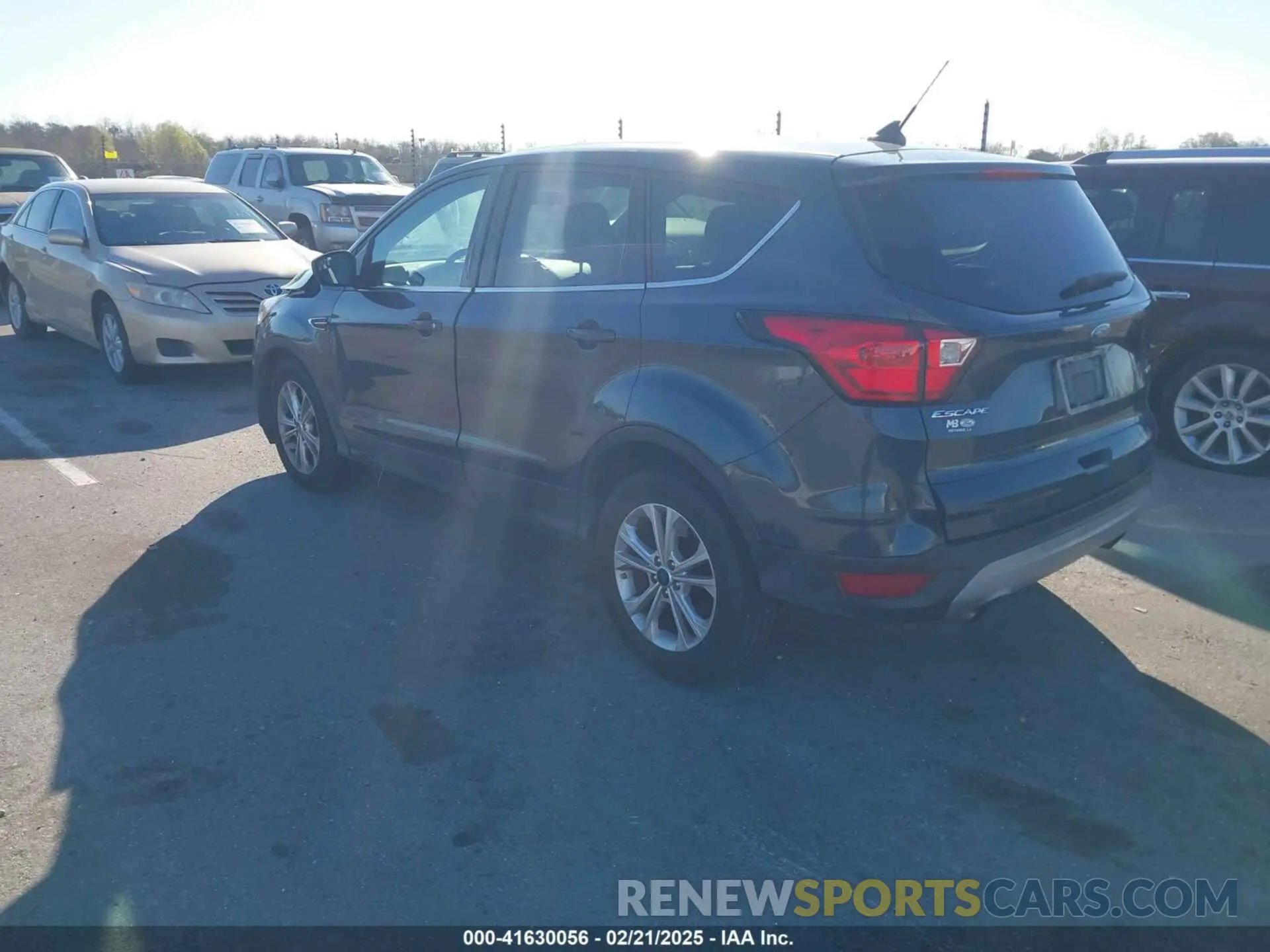 3 fotografías del automóvil dañado 1FMCU0GD8KUB08979 FORD ESCAPE 2019