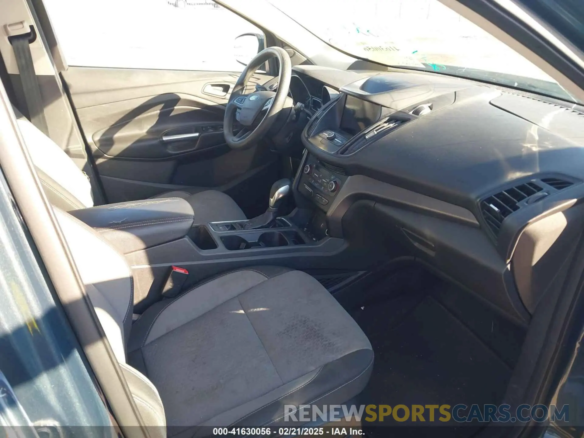 5 fotografías del automóvil dañado 1FMCU0GD8KUB08979 FORD ESCAPE 2019