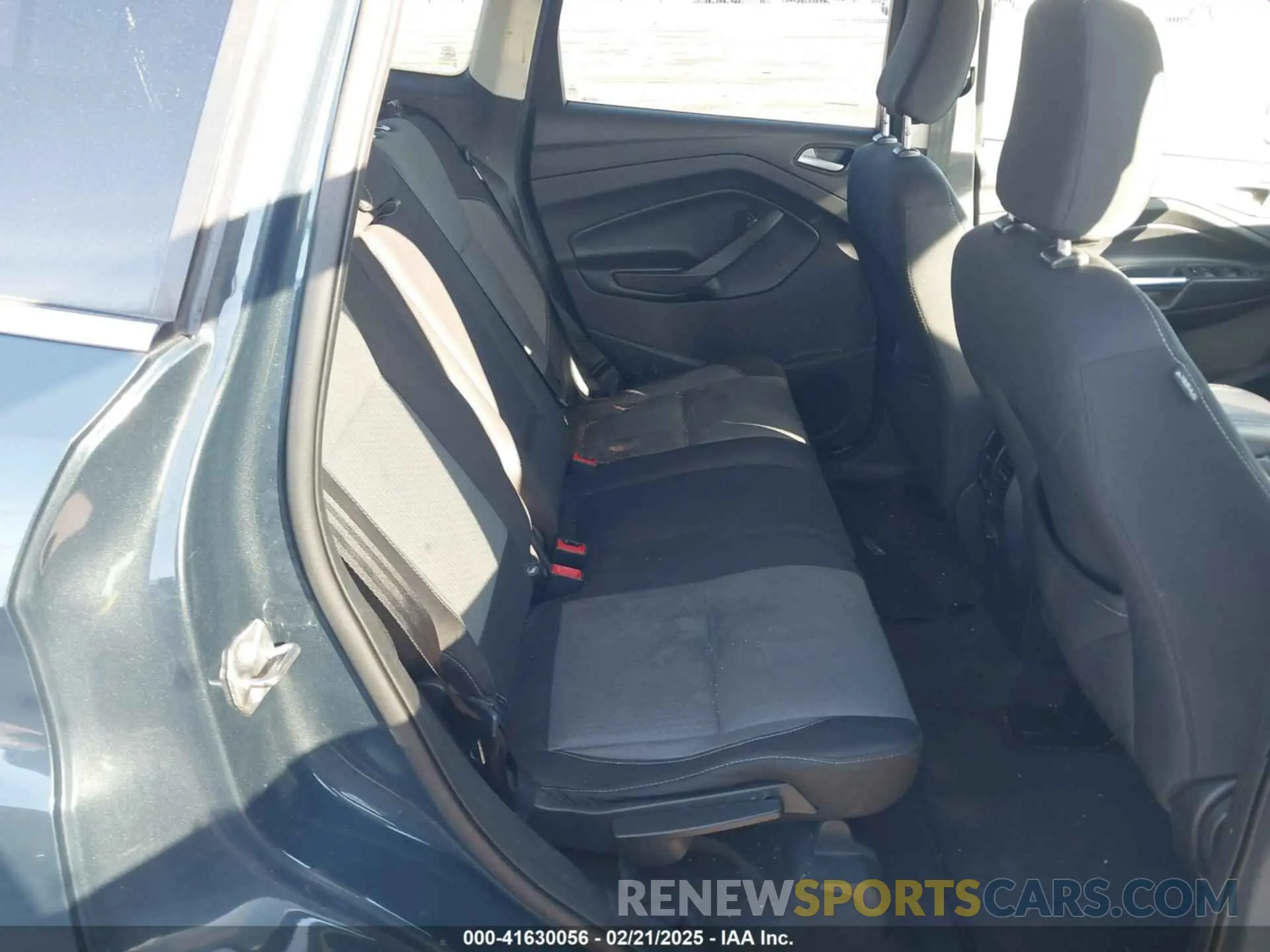 8 fotografías del automóvil dañado 1FMCU0GD8KUB08979 FORD ESCAPE 2019