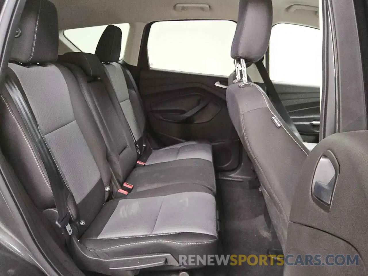 11 fotografías del automóvil dañado 1FMCU0GD8KUB64422 FORD ESCAPE 2019