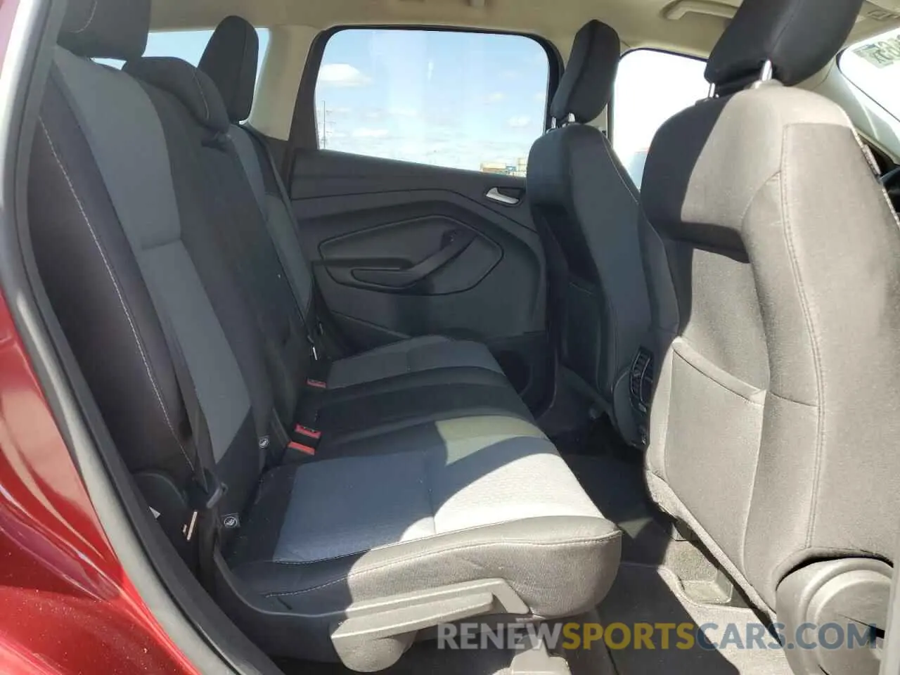 11 fotografías del automóvil dañado 1FMCU0GD8KUC09648 FORD ESCAPE 2019
