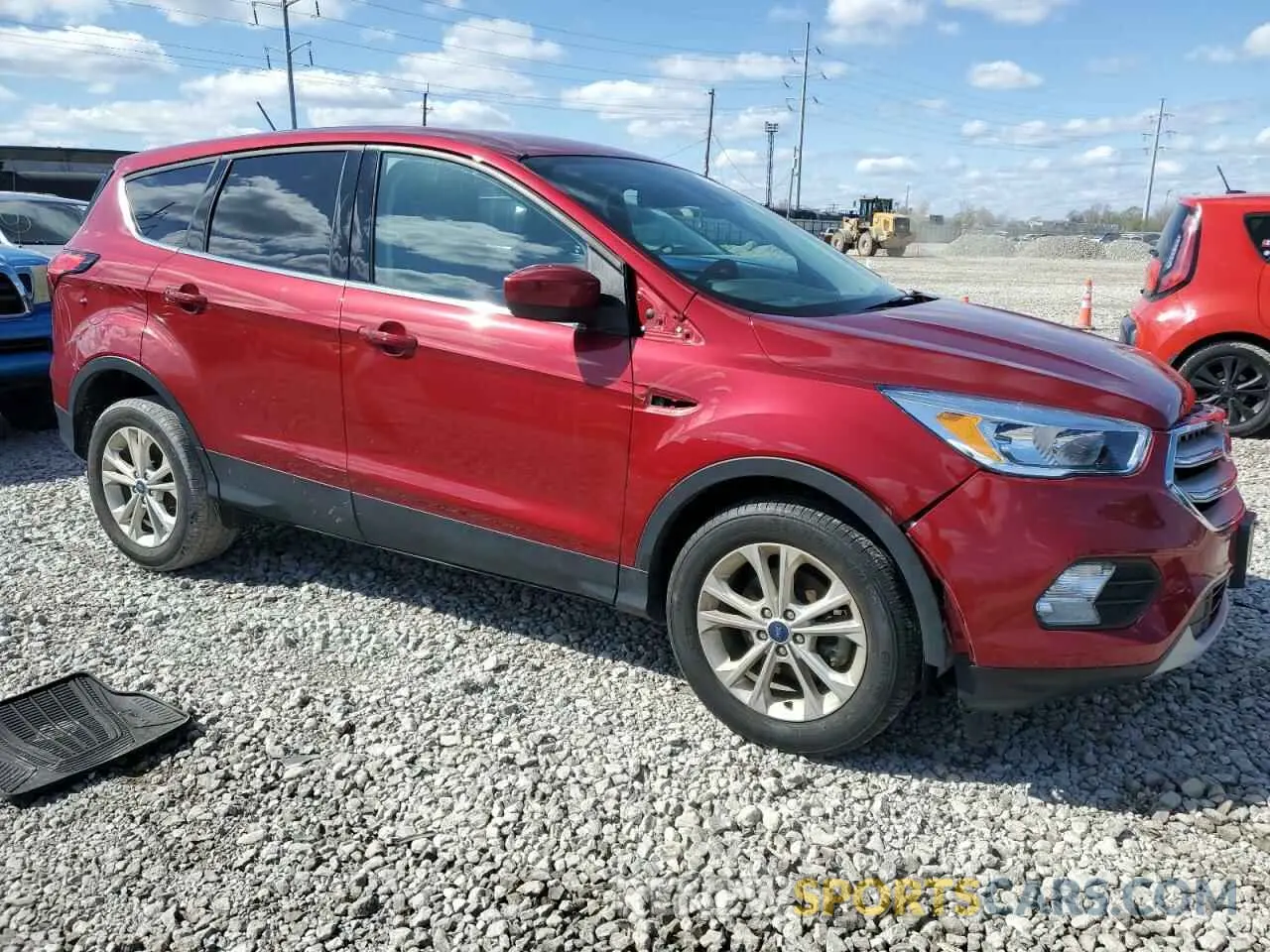 4 fotografías del automóvil dañado 1FMCU0GD8KUC09648 FORD ESCAPE 2019
