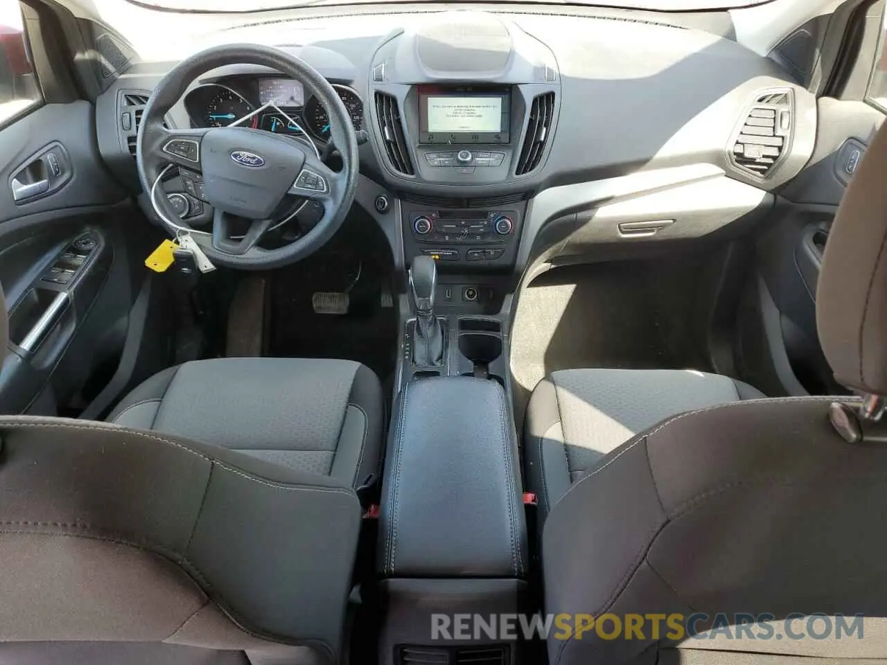 8 fotografías del automóvil dañado 1FMCU0GD8KUC09648 FORD ESCAPE 2019