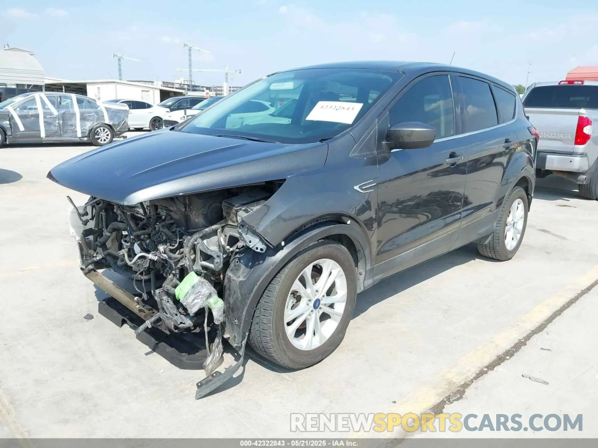 2 fotografías del automóvil dañado 1FMCU0GD8KUC52290 FORD ESCAPE 2019