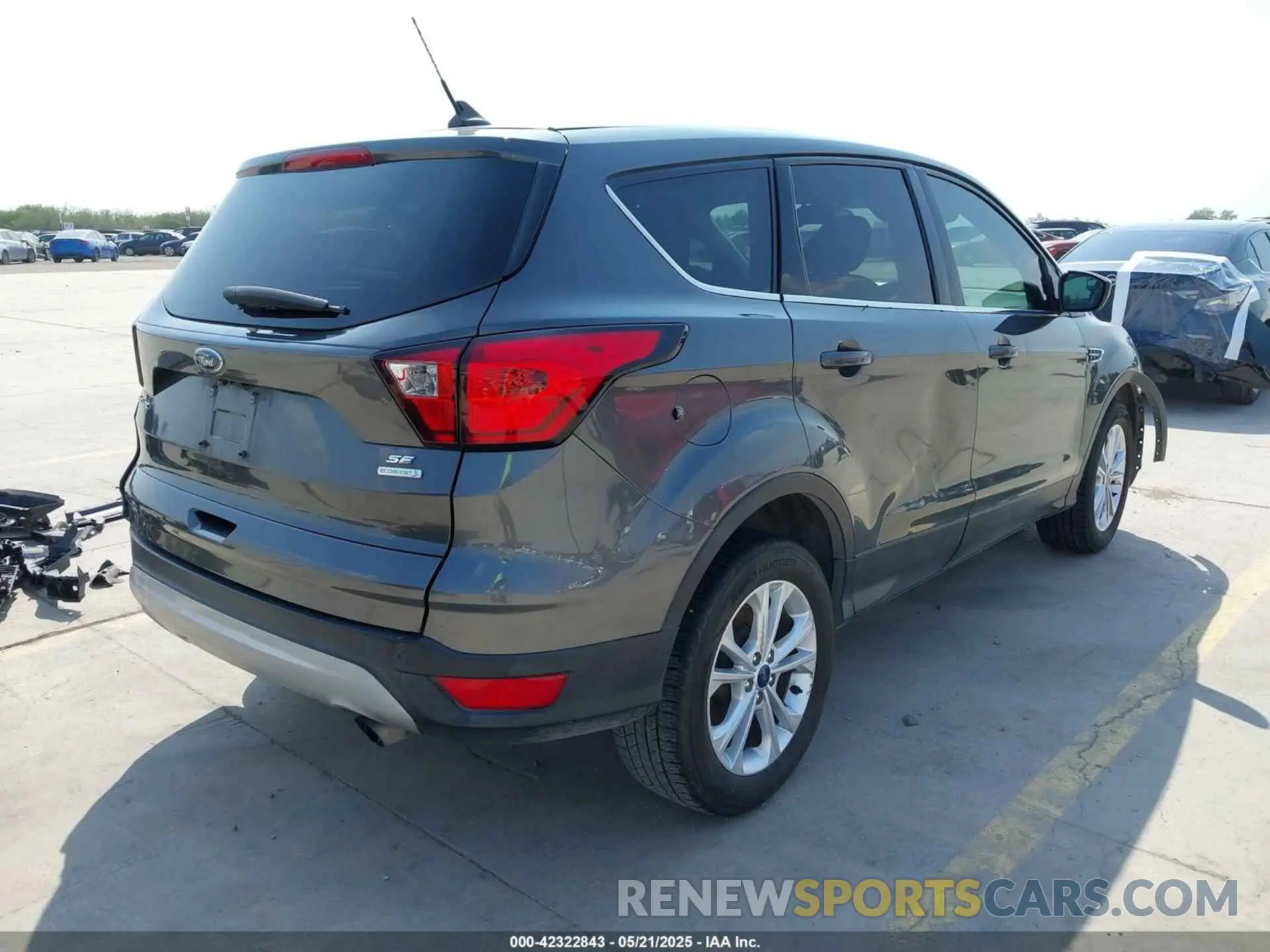 4 fotografías del automóvil dañado 1FMCU0GD8KUC52290 FORD ESCAPE 2019