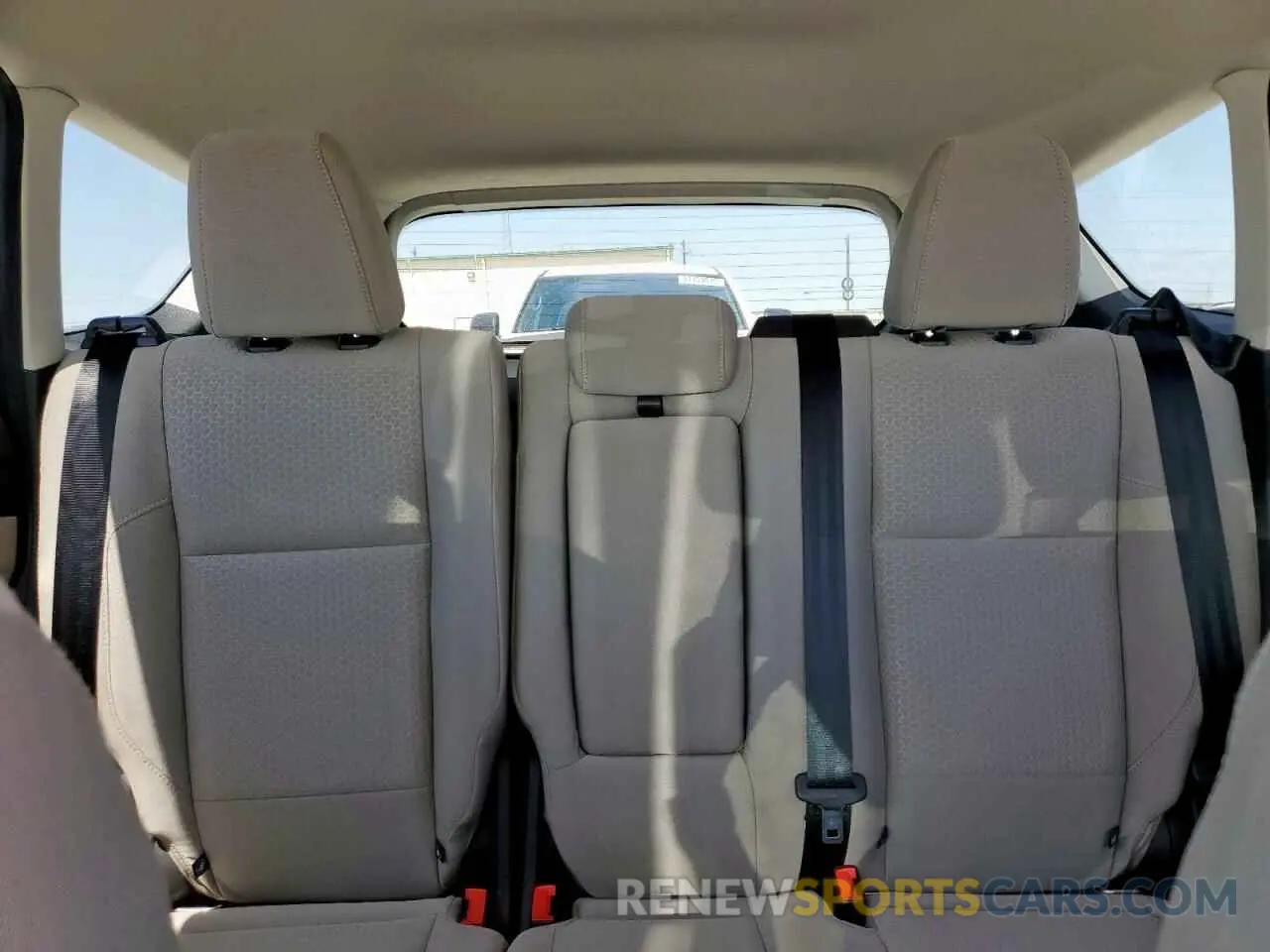 10 fotografías del automóvil dañado 1FMCU0GD9KUA17459 FORD ESCAPE 2019