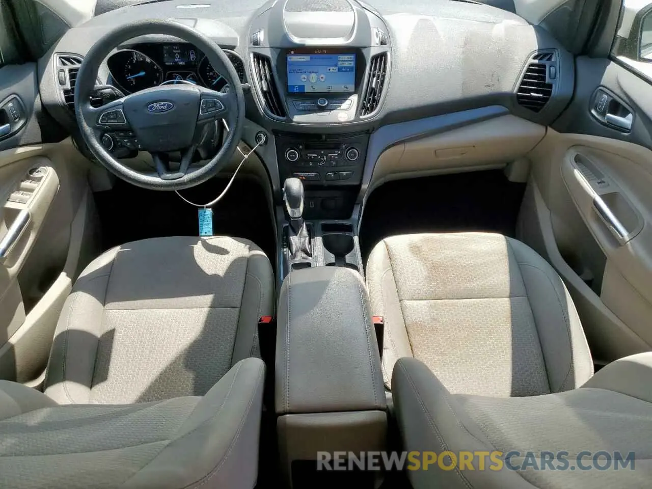 8 fotografías del automóvil dañado 1FMCU0GD9KUA17459 FORD ESCAPE 2019