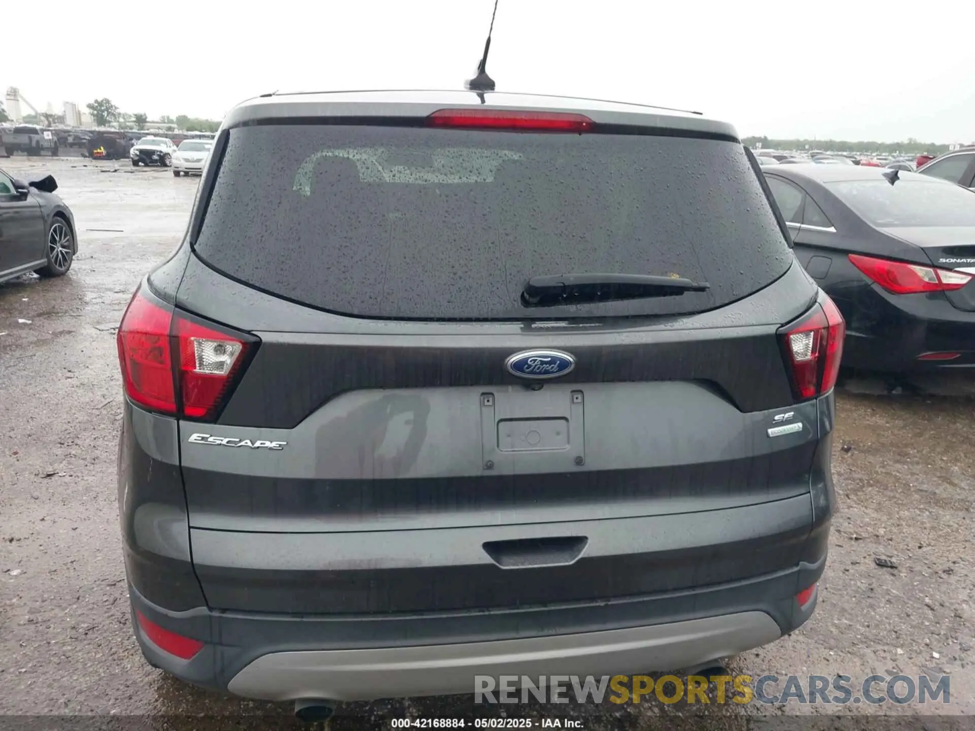16 fotografías del automóvil dañado 1FMCU0GD9KUA64443 FORD ESCAPE 2019