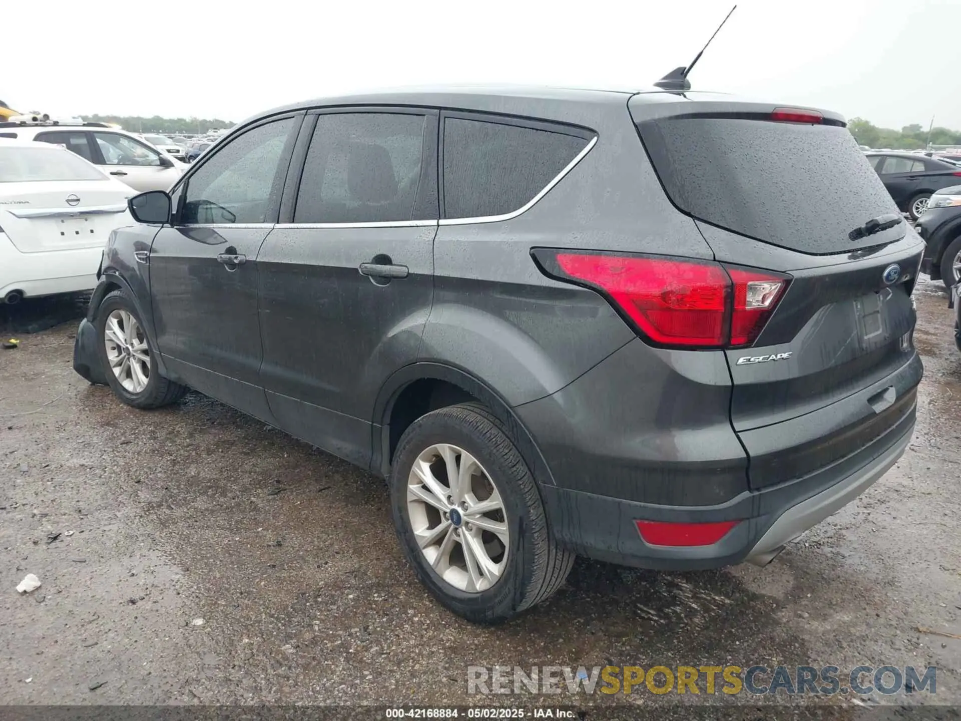3 fotografías del automóvil dañado 1FMCU0GD9KUA64443 FORD ESCAPE 2019