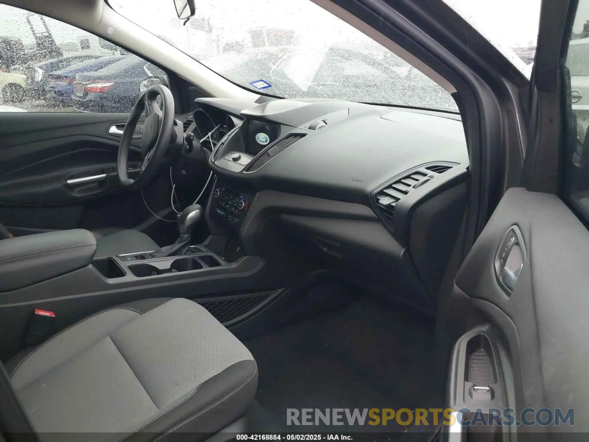 5 fotografías del automóvil dañado 1FMCU0GD9KUA64443 FORD ESCAPE 2019