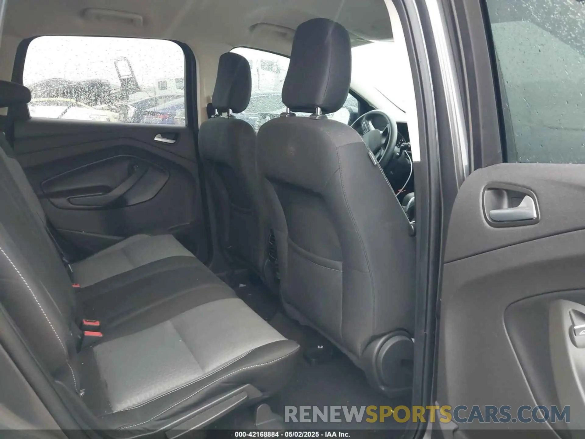 8 fotografías del automóvil dañado 1FMCU0GD9KUA64443 FORD ESCAPE 2019