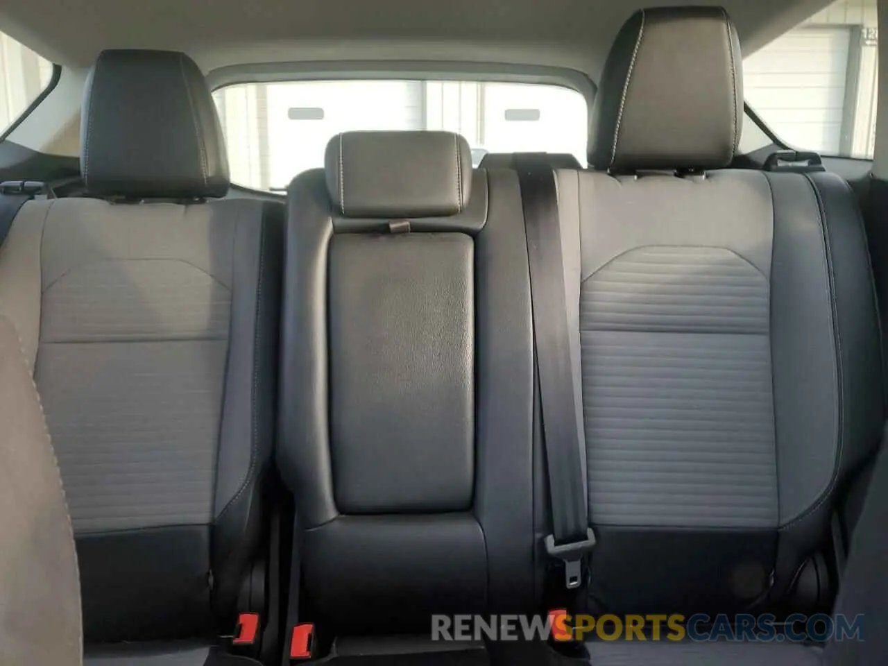 10 fotografías del automóvil dañado 1FMCU0GD9KUB29680 FORD ESCAPE 2019