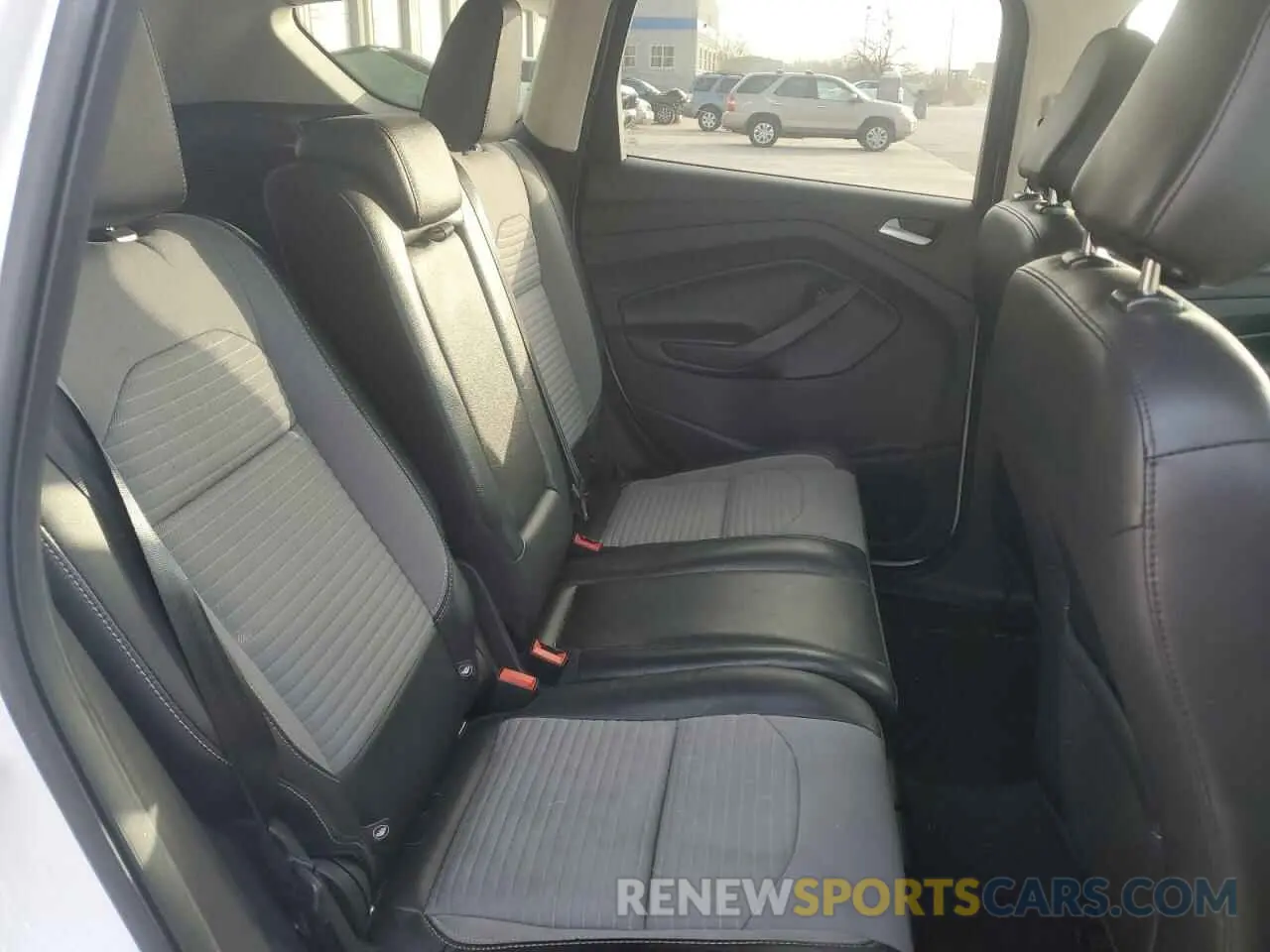 11 fotografías del automóvil dañado 1FMCU0GD9KUB29680 FORD ESCAPE 2019
