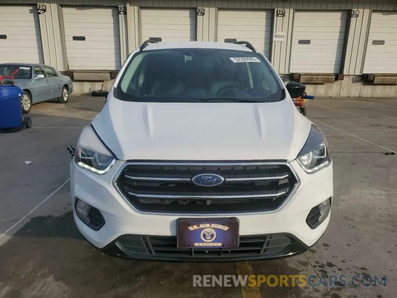 5 fotografías del automóvil dañado 1FMCU0GD9KUB29680 FORD ESCAPE 2019