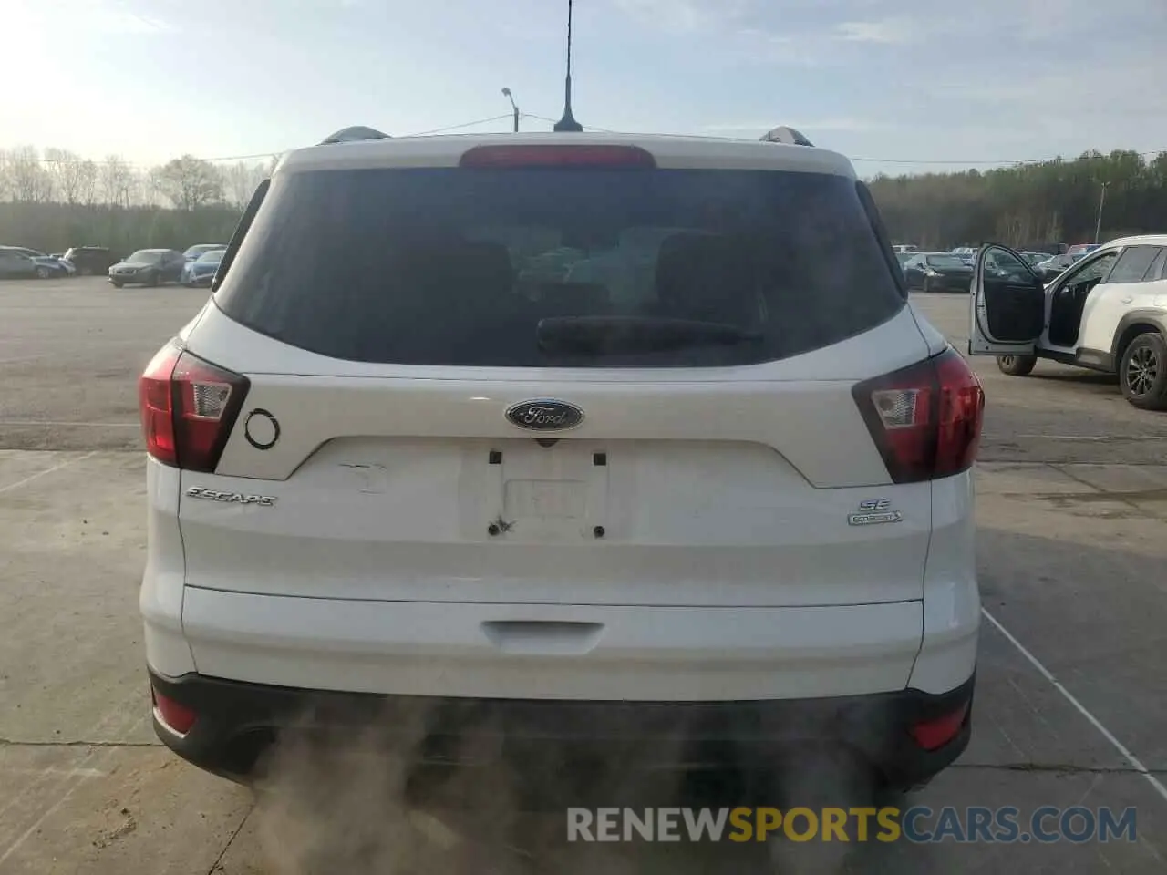 6 fotografías del automóvil dañado 1FMCU0GD9KUB29680 FORD ESCAPE 2019