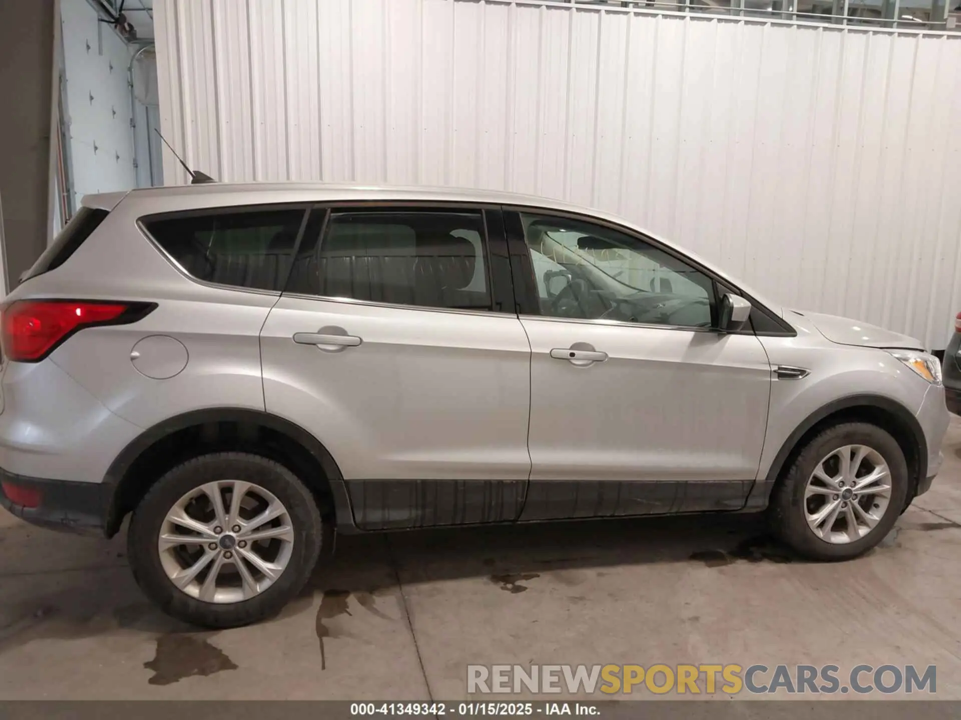 13 fotografías del automóvil dañado 1FMCU0GD9KUB61111 FORD ESCAPE 2019