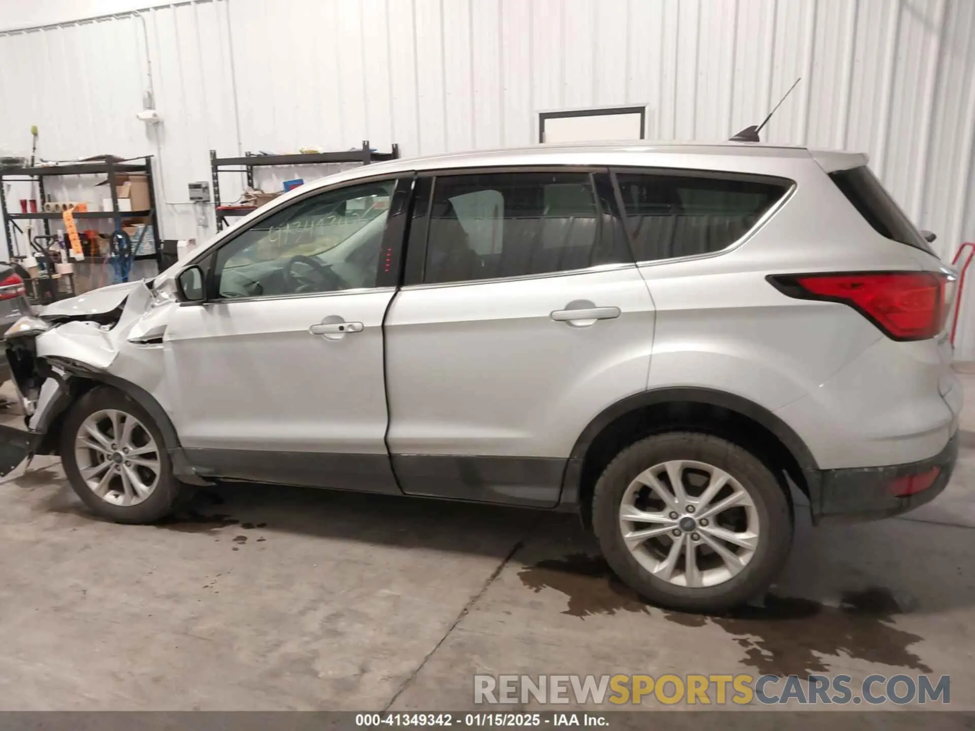 14 fotografías del automóvil dañado 1FMCU0GD9KUB61111 FORD ESCAPE 2019