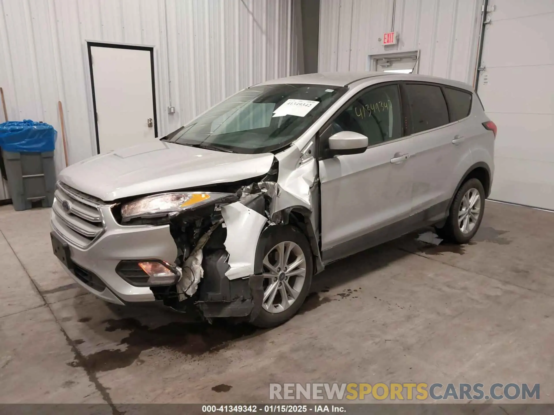 2 fotografías del automóvil dañado 1FMCU0GD9KUB61111 FORD ESCAPE 2019