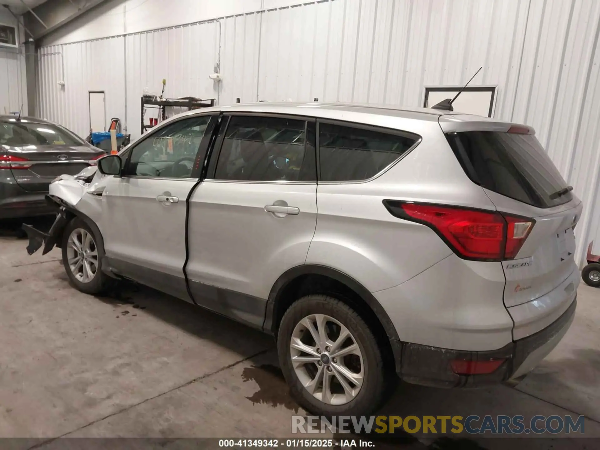3 fotografías del automóvil dañado 1FMCU0GD9KUB61111 FORD ESCAPE 2019