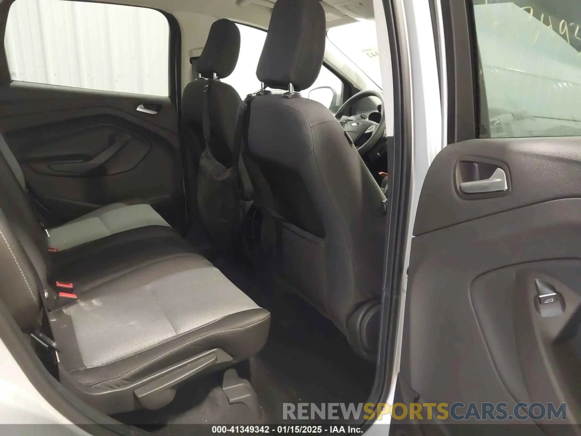 8 fotografías del automóvil dañado 1FMCU0GD9KUB61111 FORD ESCAPE 2019