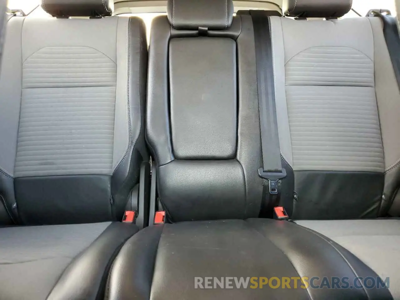 10 fotografías del automóvil dañado 1FMCU0GD9KUB61786 FORD ESCAPE 2019