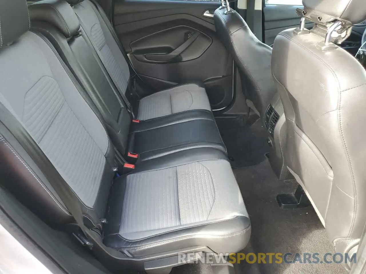 11 fotografías del automóvil dañado 1FMCU0GD9KUB61786 FORD ESCAPE 2019