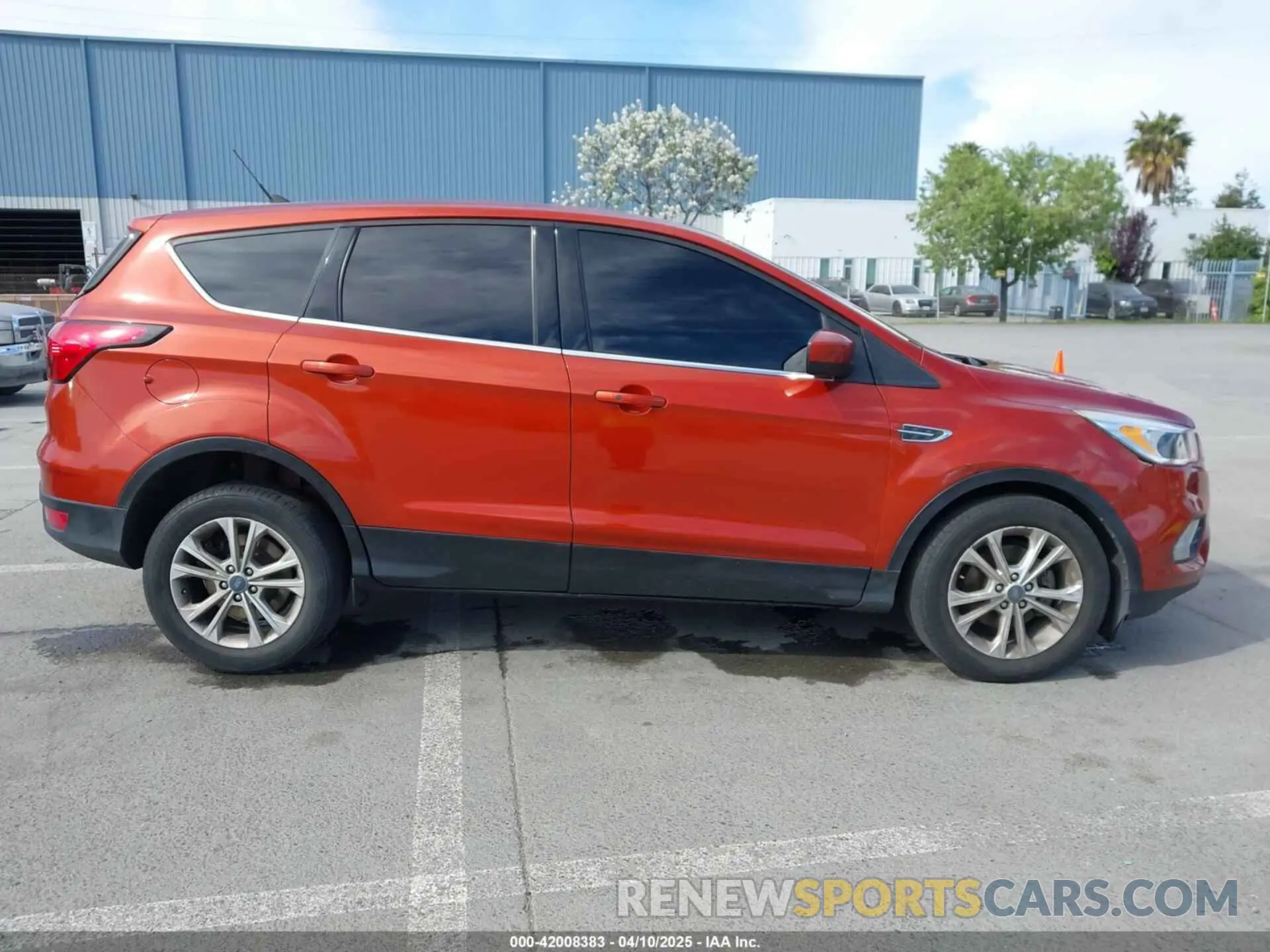 13 fotografías del automóvil dañado 1FMCU0GD9KUB82007 FORD ESCAPE 2019