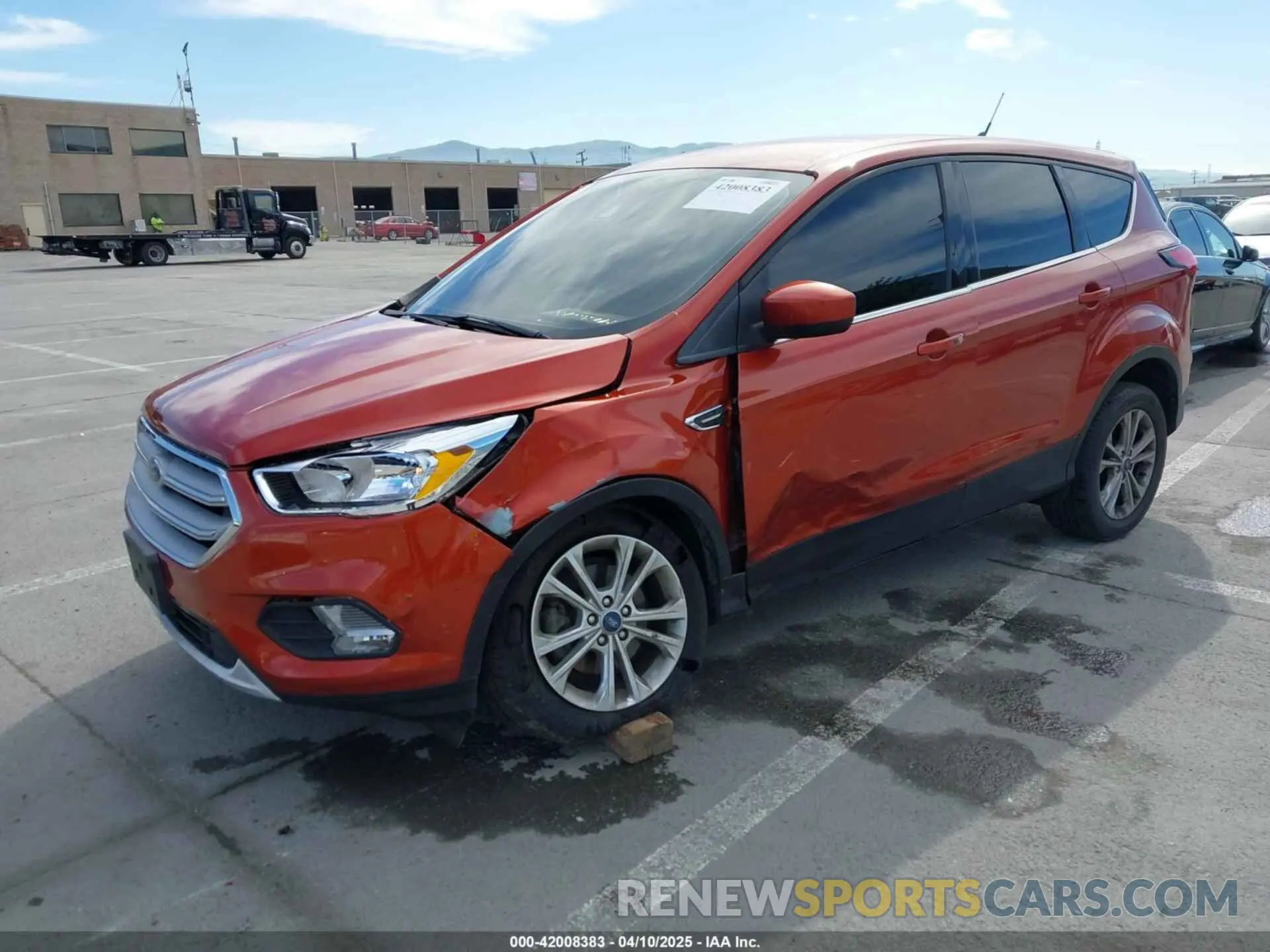 2 fotografías del automóvil dañado 1FMCU0GD9KUB82007 FORD ESCAPE 2019