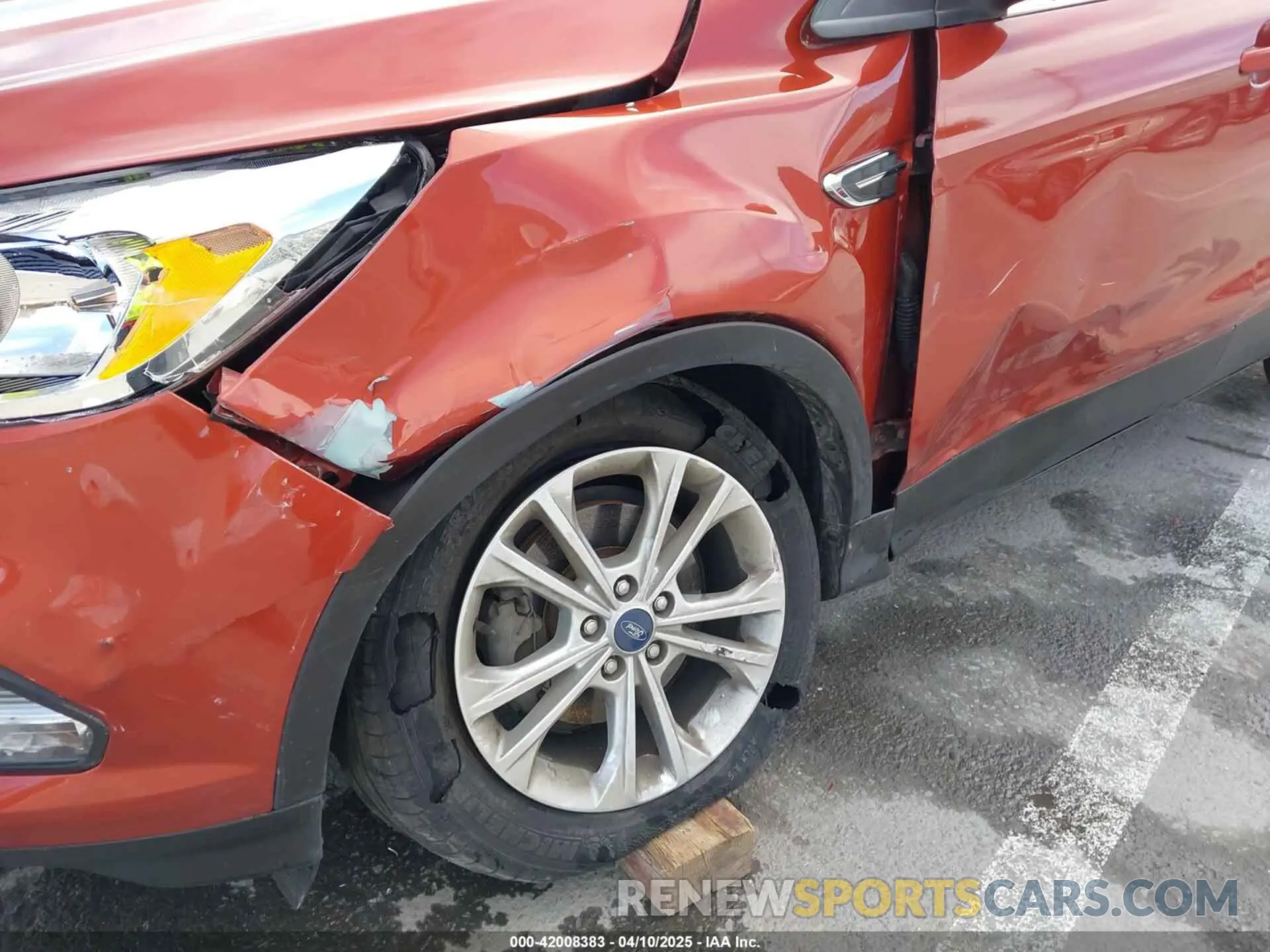 6 fotografías del automóvil dañado 1FMCU0GD9KUB82007 FORD ESCAPE 2019