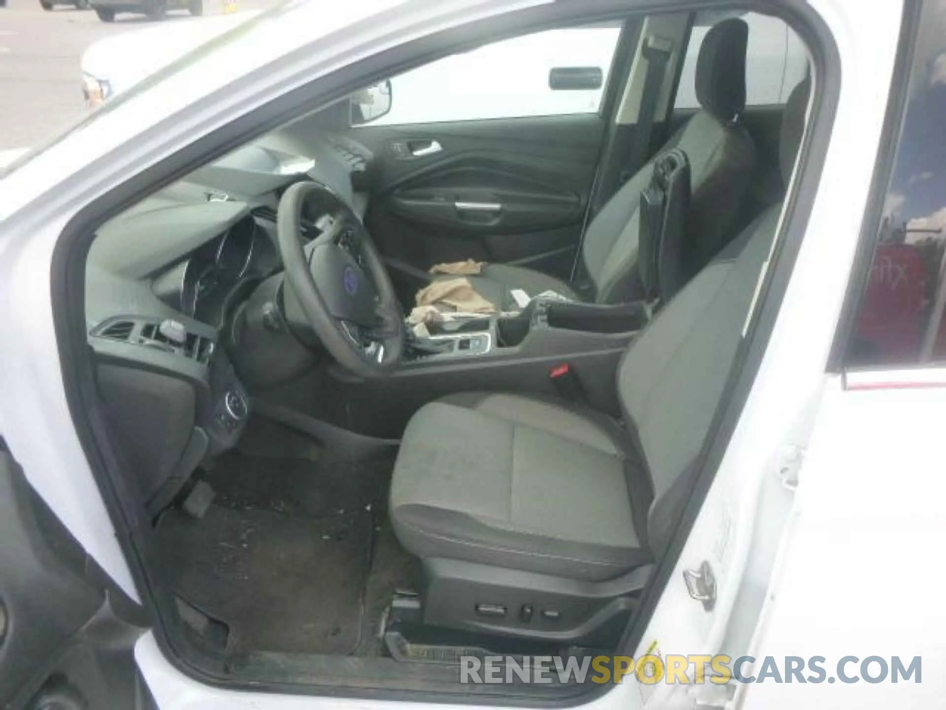 8 fotografías del automóvil dañado 1FMCU0GD9KUB82377 FORD ESCAPE 2019