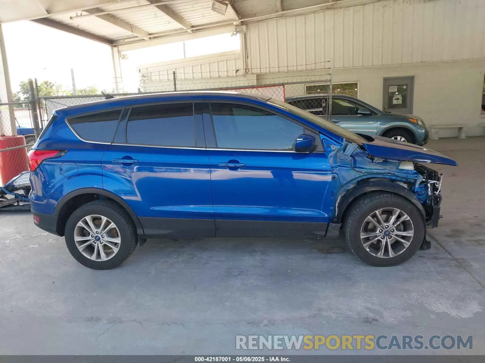 14 fotografías del automóvil dañado 1FMCU0GD9KUB84873 FORD ESCAPE 2019