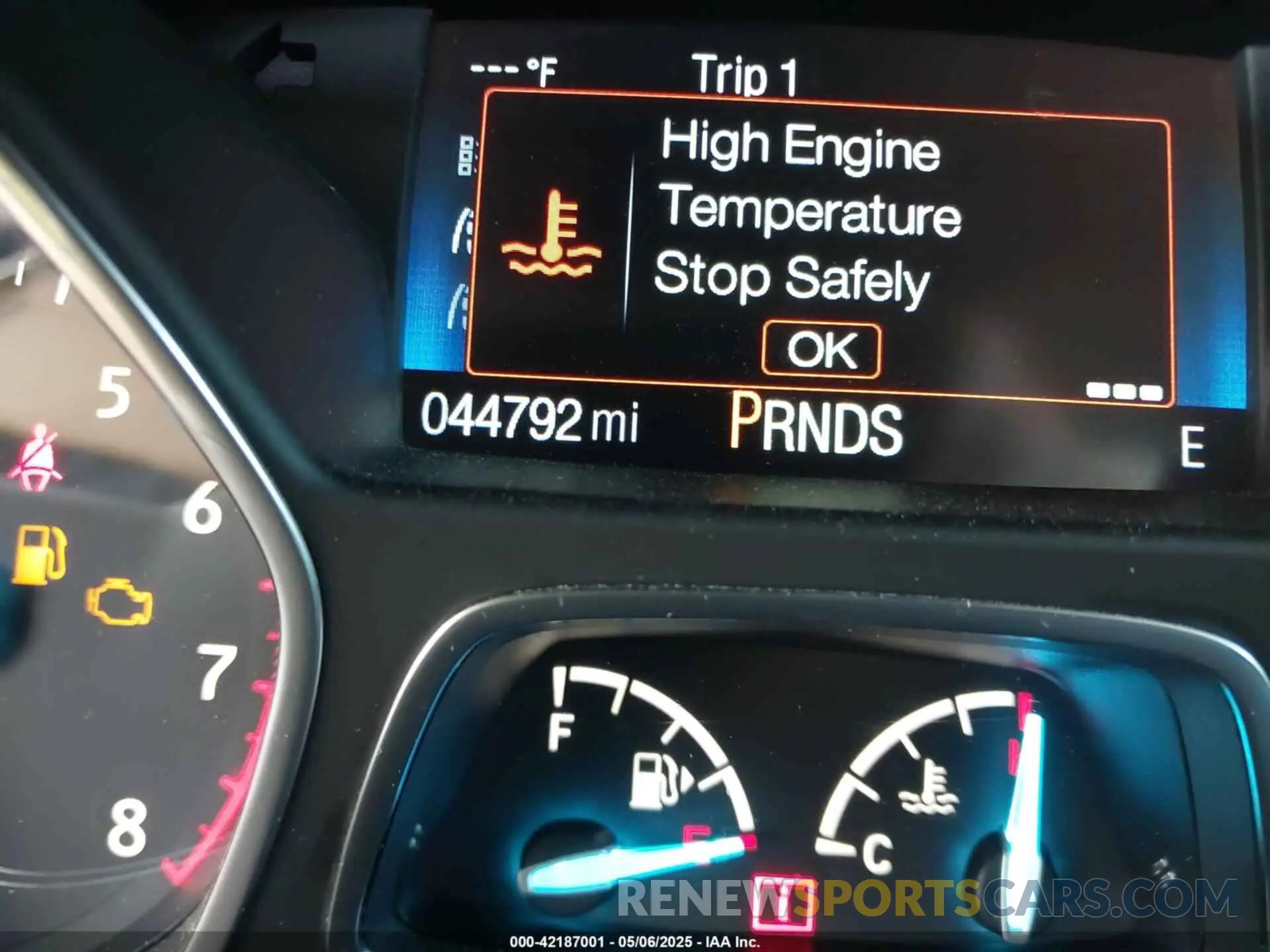 16 fotografías del automóvil dañado 1FMCU0GD9KUB84873 FORD ESCAPE 2019