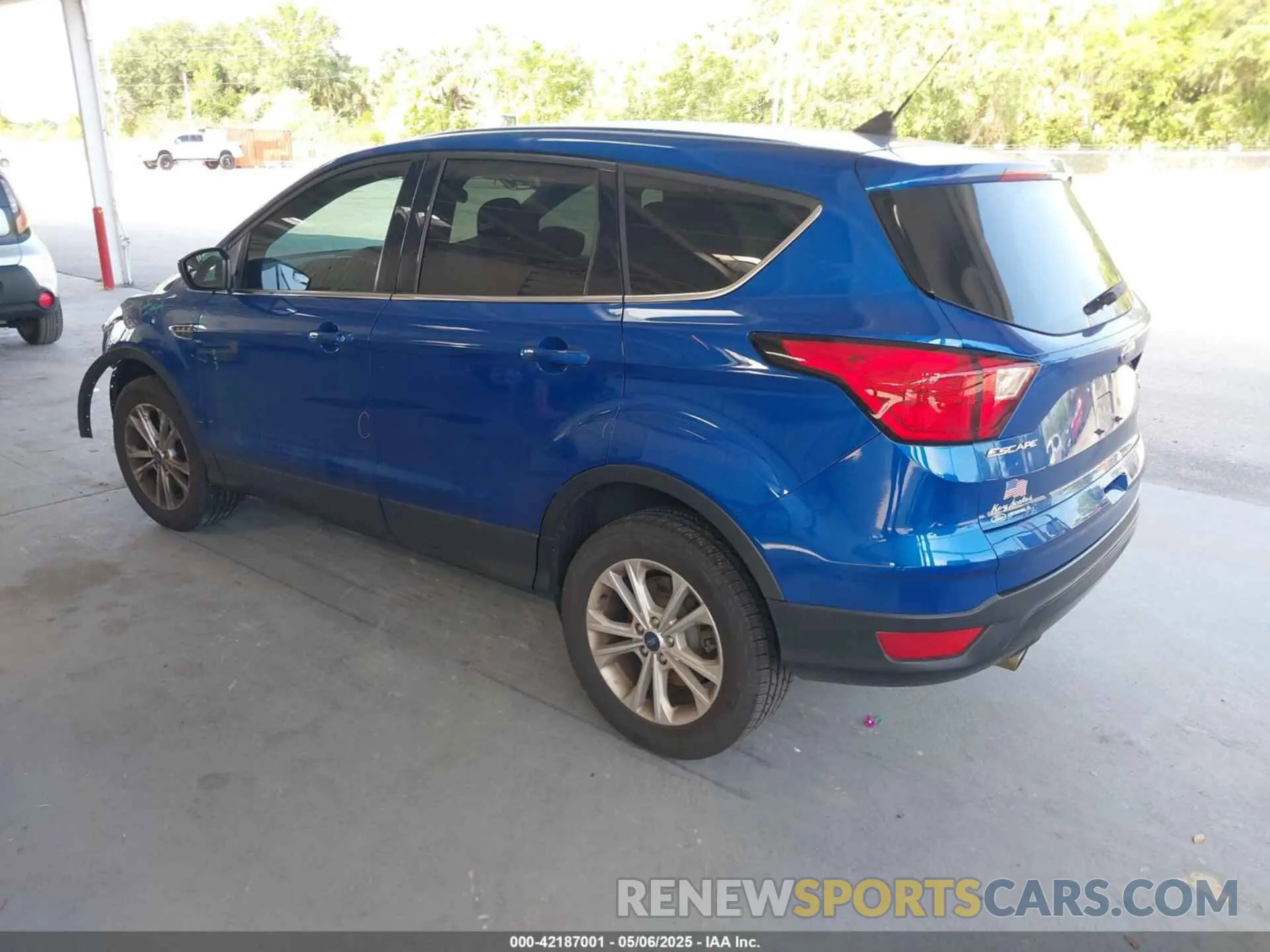 3 fotografías del automóvil dañado 1FMCU0GD9KUB84873 FORD ESCAPE 2019