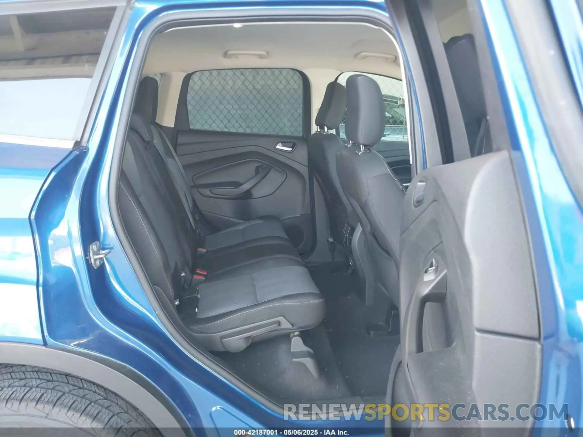 8 fotografías del automóvil dañado 1FMCU0GD9KUB84873 FORD ESCAPE 2019
